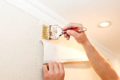 Pose de papier peint à la Coquille — revêtements muraux et toiles de verre